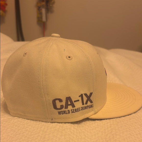 New Era White Fitted Cap with Embroidered Logo - Picture 4 of 7